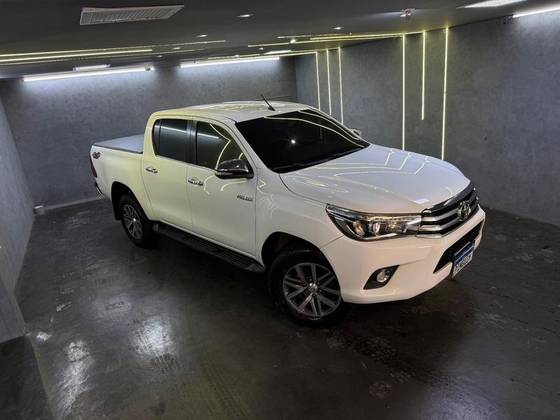 TOYOTA HILUX 2.8 SRX 4X4 CD 16V DIESEL 4P AUTOMÁTICO